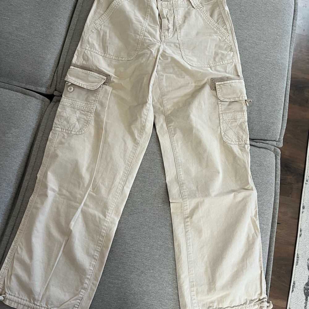 American Eagle Cargo Pants in Light Beige -